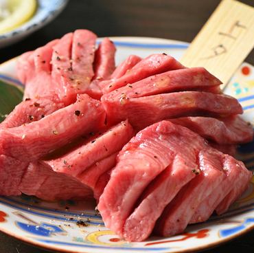 すすきの駅3分！炭火で焼き上げる生ラムや赤身ヒレ肉をカジュアルに満喫できる店