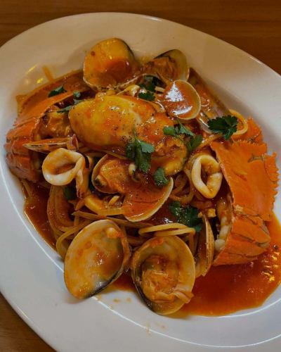 #Pescatore #Seafood pasta

🗣️"The blessings of seafood!"

Hello ☺️ #Reali 🫶🏻✨
I also made it for an advertisement shoot in the Urakami area recently.

"Pescatore with plenty of seafood"

Introducing 🩷
Pescatore, also known as fisherman's pasta!

This time
"Fang shrimp, clams, squid, mussels,
Popular seafood: clams, razor clams, and oysters
The broth from each seafood is delicious 〰️🩷
It's very satisfying to eat👌🏻✨

It is available for both lunch and dinner.
Please give it a try 🥰

⚠️The types of seafood available may change depending on stock🙇🏻‍♀️

Shop information 🔍
Closed: Sundays, 2nd and 4th Mondays of the month
Closed on Fridays for lunch only

Open for lunch📢
・11:30 Open - 15:00 Close
(Last order at 14:00)
✍🏻menu
Seasonal pasta to choose from
・Pasta lunch ¥1000- Total 2 items
(Amuse Pasta)

・A Lunch ¥1600- Total 4 items
(Amuse Appetizer Pasta Dolce
Coffee or tea)

・B Lunch ¥2200-5 items in total ☜ Recommended ☆
(Amuse appetizer pasta main fish or meat
Dolce (Coffee or Tea)

・C Lunch ¥3200- Total 7 items
(Amuse Cold appetizer Hot appetizer Pasta
Main fish, main meat, dessert, coffee or tea)

Others You can also order from the a la carte menu for lunch 🍴


Dinner📢
・Open from 17:00 to close at 22:00
(Last order at 21:00)
One drink order🥂
✍🏻menu
Made with seasonal ingredients
・6-course short course with main meat or fish
¥5500-(tax included)

Made with seasonal ingredients
・Full course 7 items in total
¥6000-(tax included)☜Recommended☆

・Special course ~Reservation required~
Chef's choice course, 7 dishes in total
¥10000- Includes welcome drink
Other a la carte available

⚠︎ It may be faster depending on the customer's store situation.

***********
☎︎095-842-5125
Hot pepper description
Hamaguchi Italian Bar Reali and search 🔎
You can also accept Instagram DM 🙆🏻‍♀️
***********

#Nagasaki
#Nagasaki gourmet
#hamaguchi town
#Italian
#Casual Italian
#meat
#Meat dish
#Meat pasta
#Restaurants that serve meat pasta
#seafood
#Restaurants with seafood pasta
#Seafood pasta
# Seafood pasta is delicious
#Look for the red door 🚪
#Reali