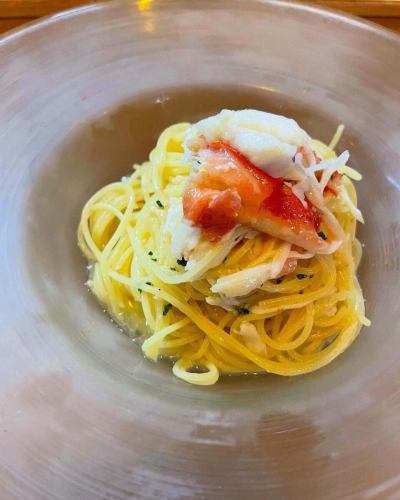 #King crab #🦀 #Capellini #Cold pasta

🗣️"The crab is delicious!♡"

Hello ✨ #Reali ☺️
February is almost over,
It's getting warmer and warmer 💞
I'm looking forward to the arrival of spring 🥹

Well, it's a little early
"Cold pasta" that you'll want to eat when it gets warmer
This time we had some #king crab in stock, so

"🦀Cold Capellini with King Crab🦀"
The crab shell is simmered in oil to bring out the delicious flavor.
Make a sauce using homemade crab oil and kelp bouillon
It brings out the best flavor of the crab🫶🏻✨

It depends on the availability of crab, but there are usually about 10 plates.
This is the number of offers🙇🏻‍♀️
If you absolutely want to eat crab, make an early reservation.
I recommend it 🥹
Please feel free to let us know when you make a reservation.

This week's availability at Reali is,
There are openings for both lunch and dinner depending on the time of day🙇🏻‍♀️
We look forward to seeing you if you have an appointment.

Shop information 🔍
Closed: Sundays, 2nd and 4th Mondays of the month
Closed on Fridays for lunch only

Open for lunch📢
・11:30 Open - 15:00 Close
(Last order at 14:00)
✍🏻menu
Seasonal pasta to choose from
・Pasta lunch ¥1000- Total 2 items
(Amuse Pasta)

・A Lunch ¥1600- Total 4 items
(Amuse Appetizer Pasta Dolce
Coffee or tea)

・B Lunch ¥2200-5 items in total ☜ Recommended ☆
(Amuse appetizer pasta main fish or meat
Dolce (Coffee or Tea)

・C Lunch ¥3200- Total 7 items
(Amuse Cold appetizer Hot appetizer Pasta
Main fish, main meat, dessert, coffee or tea)

Others You can also order from the a la carte menu for lunch 🍴


Dinner📢
・Open from 17:00 to close at 22:00
(Last order at 21:00)
One drink order🥂
✍🏻menu
Made with seasonal ingredients
・6-course short course with main meat or fish
¥5500-(tax included)

Made with seasonal ingredients
・Full course 7 items in total
¥6000-(tax included)☜Recommended☆

・Special course ~Reservation required~
Chef's choice course, 7 dishes in total
¥10000- Includes welcome drink
Other a la carte available

⚠︎ It may be faster depending on the customer's store situation.

***********
☎︎095-842-5125
Hot pepper description
Hamaguchi Italian Bar Reali and search 🔎
You can also accept Instagram DM 🙆🏻‍♀️
***********

#Nagasaki
#Nagasaki gourmet
#hamaguchi town
#Italian
#Casual Italian
#meat
#Meat dish
#Meat pasta
#Restaurants that serve meat pasta
#seafood
#Restaurants with seafood pasta
#Seafood pasta
# Seafood pasta is delicious
#Look for the red door 🚪
#Reali