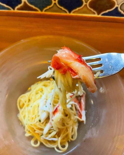 #King crab #🦀 #Capellini #Cold pasta

🗣️"The crab is delicious!♡"

Hello ✨ #Reali ☺️
February is almost over,
It's getting warmer and warmer 💞
I'm looking forward to the arrival of spring 🥹

Well, it's a little early
"Cold pasta" that you'll want to eat when it gets warmer
This time we had some #king crab in stock, so

"🦀Cold Capellini with King Crab🦀"
The crab shell is simmered in oil to bring out the delicious flavor.
Make a sauce using homemade crab oil and kelp bouillon
It brings out the best flavor of the crab🫶🏻✨

It depends on the availability of crab, but there are usually about 10 plates.
This is the number of offers🙇🏻‍♀️
If you absolutely want to eat crab, make an early reservation.
I recommend it 🥹
Please feel free to let us know when you make a reservation.

This week's availability at Reali is,
There are openings for both lunch and dinner depending on the time of day🙇🏻‍♀️
We look forward to seeing you if you have an appointment.

Shop information 🔍
Closed: Sundays, 2nd and 4th Mondays of the month
Closed on Fridays for lunch only

Open for lunch📢
・11:30 Open - 15:00 Close
(Last order at 14:00)
✍🏻menu
Seasonal pasta to choose from
・Pasta lunch ¥1000- Total 2 items
(Amuse Pasta)

・A Lunch ¥1600- Total 4 items
(Amuse Appetizer Pasta Dolce
Coffee or tea)

・B Lunch ¥2200-5 items in total ☜ Recommended ☆
(Amuse appetizer pasta main fish or meat
Dolce (Coffee or Tea)

・C Lunch ¥3200- Total 7 items
(Amuse Cold appetizer Hot appetizer Pasta
Main fish, main meat, dessert, coffee or tea)

Others You can also order from the a la carte menu for lunch 🍴


Dinner📢
・Open from 17:00 to close at 22:00
(Last order at 21:00)
One drink order🥂
✍🏻menu
Made with seasonal ingredients
・6-course short course with main meat or fish
¥5500-(tax included)

Made with seasonal ingredients
・Full course 7 items in total
¥6000-(tax included)☜Recommended☆

・Special course ~Reservation required~
Chef's choice course, 7 dishes in total
¥10000- Includes welcome drink
Other a la carte available

⚠︎ It may be faster depending on the customer's store situation.

***********
☎︎095-842-5125
Hot pepper description
Hamaguchi Italian Bar Reali and search 🔎
You can also accept Instagram DM 🙆🏻‍♀️
***********

#Nagasaki
#Nagasaki gourmet
#hamaguchi town
#Italian
#Casual Italian
#meat
#Meat dish
#Meat pasta
#Restaurants that serve meat pasta
#seafood
#Restaurants with seafood pasta
#Seafood pasta
# Seafood pasta is delicious
#Look for the red door 🚪
#Reali