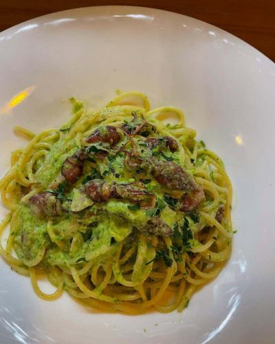 #Firefly squid #Turnip #Cream pasta

🗣️"A spring-like pasta dish is ready🤲🏻✨"

Hello ✨ #Reali 😊
The popular firefly squid has arrived!
With turnip sauce
"Firefly squid and turnip cream pasta"
I made it 👨🏻‍🍳
The eyes, beak, and spine are well-processed.
Pair the plump firefly squid with turnip sauce
The aroma of turnip and the slightly bitter aftertaste
A pasta dish that reminds you of the arrival of spring ☺️

It's cold again this week, but let's hope for an early spring🌸
Please enjoy it💞

🦑Firefly squid can be served as pasta or pizza🦑
"This is how I want to eat it!!" he said when he ordered.
Please feel free to let me know 🫶🏻✨

📮Announcement
19th (Wednesday) "Lunch" Reali
For the farewell party for the staff who supported us
I'll have a good night 🙇🏻‍♀️
"Dinner" will be open from 5pm as usual🙇🏻‍♀️

Shop information 🔍
Closed: Sundays, 2nd and 4th Mondays of the month
Closed on Fridays for lunch only

Open for lunch📢
・11:30 Open - 15:00 Close
(Last order at 14:00)
✍🏻menu
Seasonal pasta to choose from
・Pasta lunch ¥1000- Total 2 items
(Amuse Pasta)

・A Lunch ¥1600- Total 4 items
(Amuse Appetizer Pasta Dolce
Coffee or tea)

・B Lunch ¥2200-5 items in total ☜ Recommended ☆
(Amuse appetizer pasta main fish or meat
Dolce (Coffee or Tea)

・C Lunch ¥3200- Total 7 items
(Amuse Cold appetizer Hot appetizer Pasta
Main fish, main meat, dessert, coffee or tea)

Others You can also order from the a la carte menu for lunch 🍴


Dinner📢
・Open from 17:00 to close at 22:00
(Last order at 21:00)
One drink order🥂
✍🏻menu
Made with seasonal ingredients
・6-course short course with main meat or fish
¥5500-(tax included)

Made with seasonal ingredients
・Full course 7 items in total
¥6000-(tax included)☜Recommended☆

・Special course ~Reservation required~
Chef's choice course, 7 dishes in total
¥10000- Includes welcome drink
Other a la carte available

⚠︎ It may be faster depending on the customer's store situation.

***********
☎︎095-842-5125
Hot pepper description
Hamaguchi Italian Bar Reali and search 🔎
You can also accept Instagram DM 🙆🏻‍♀️
***********

#Nagasaki
#Nagasaki gourmet
#hamaguchi town
#Italian
#Casual Italian
#meat
#Meat dish
#Meat pasta
#Restaurants that serve meat pasta
#seafood
#Restaurants with seafood pasta
#Seafood pasta
# Seafood pasta is delicious
#Look for the red door 🚪
#Reali