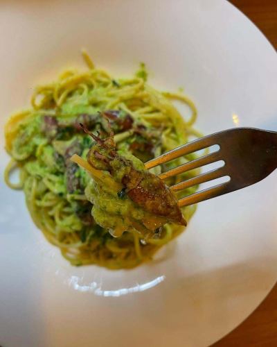 #Firefly squid #Turnip #Cream pasta

🗣️"A spring-like pasta dish is ready🤲🏻✨"

Hello ✨ #Reali 😊
The popular firefly squid has arrived!
With turnip sauce
"Firefly squid and turnip cream pasta"
I made it 👨🏻‍🍳
The eyes, beak, and spine are well-processed.
Pair the plump firefly squid with turnip sauce
The aroma of turnip and the slightly bitter aftertaste
A pasta dish that reminds you of the arrival of spring ☺️

It's cold again this week, but let's hope for an early spring🌸
Please enjoy it💞

🦑Firefly squid can be served as pasta or pizza🦑
"This is how I want to eat it!!" he said when he ordered.
Please feel free to let me know 🫶🏻✨

📮Announcement
19th (Wednesday) "Lunch" Reali
For the farewell party for the staff who supported us
I'll have a good night 🙇🏻‍♀️
"Dinner" will be open from 5pm as usual🙇🏻‍♀️

Shop information 🔍
Closed: Sundays, 2nd and 4th Mondays of the month
Closed on Fridays for lunch only

Open for lunch📢
・11:30 Open - 15:00 Close
(Last order at 14:00)
✍🏻menu
Seasonal pasta to choose from
・Pasta lunch ¥1000- Total 2 items
(Amuse Pasta)

・A Lunch ¥1600- Total 4 items
(Amuse Appetizer Pasta Dolce
Coffee or tea)

・B Lunch ¥2200-5 items in total ☜ Recommended ☆
(Amuse appetizer pasta main fish or meat
Dolce (Coffee or Tea)

・C Lunch ¥3200- Total 7 items
(Amuse Cold appetizer Hot appetizer Pasta
Main fish, main meat, dessert, coffee or tea)

Others You can also order from the a la carte menu for lunch 🍴


Dinner📢
・Open from 17:00 to close at 22:00
(Last order at 21:00)
One drink order🥂
✍🏻menu
Made with seasonal ingredients
・6-course short course with main meat or fish
¥5500-(tax included)

Made with seasonal ingredients
・Full course 7 items in total
¥6000-(tax included)☜Recommended☆

・Special course ~Reservation required~
Chef's choice course, 7 dishes in total
¥10000- Includes welcome drink
Other a la carte available

⚠︎ It may be faster depending on the customer's store situation.

***********
☎︎095-842-5125
Hot pepper description
Hamaguchi Italian Bar Reali and search 🔎
You can also accept Instagram DM 🙆🏻‍♀️
***********

#Nagasaki
#Nagasaki gourmet
#hamaguchi town
#Italian
#Casual Italian
#meat
#Meat dish
#Meat pasta
#Restaurants that serve meat pasta
#seafood
#Restaurants with seafood pasta
#Seafood pasta
# Seafood pasta is delicious
#Look for the red door 🚪
#Reali