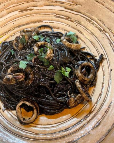 #Squid ink pasta #Squid ink noodles

🦑 "Black as hell!"

Hello ✨ #Reali ☺️
Covered in squid
"Squid ink pasta with squid ink and squid ink noodles"
The pasta noodles are also mixed with squid ink.
I made pitch black pasta 👨🏻‍🍳
The ingredients are simple, only squid, but it's delicious!!!
This is a dish that lets you enjoy the deliciousness of squid to the fullest.

There is just one thing to note!
"Your teeth may turn black after eating this."
This dish is insanely delicious
Depending on how you eat, your teeth may turn black.
It's naughty cooking🫡!
Please enjoy the blackened teeth as well😆🩷
(It's easier to avoid this if you drink water while doing so🫶🏻by the store manager)

📮Announcement
~We will be closed on the 17th next week🤲🏻~
19th (Wednesday) "Lunch" Reali
For the farewell party for the staff who supported us
I'll have a good night 🙇🏻‍♀️
"Dinner" will be open from 5pm as usual🙇🏻‍♀️

Shop information 🔍
Closed: Sundays, 2nd and 4th Mondays of the month
Closed on Fridays for lunch only

Open for lunch📢
・11:30 Open - 15:00 Close
(Last order at 14:00)
✍🏻menu
Seasonal pasta to choose from
・Pasta lunch ¥1000- Total 2 items
(Amuse Pasta)

・A Lunch ¥1600- Total 4 items
(Amuse Appetizer Pasta Dolce
Coffee or tea)

・B Lunch ¥2200-5 items in total ☜ Recommended ☆
(Amuse appetizer pasta main fish or meat
Dolce (Coffee or Tea)

・C Lunch ¥3200- Total 7 items
(Amuse Cold appetizer Hot appetizer Pasta
Main fish, main meat, dessert, coffee or tea)

Others You can also order from the a la carte menu for lunch 🍴


Dinner📢
・Open from 17:00 to close at 22:00
(Last order at 21:00)
One drink order🥂
✍🏻menu
Made with seasonal ingredients
・6-course short course with main meat or fish
¥5500-(tax included)

Made with seasonal ingredients
・Full course 7 items in total
¥6000-(tax included)☜Recommended☆

・Special course ~Reservation required~
Chef's choice course, 7 dishes in total
¥10000- Includes welcome drink
Other a la carte available

⚠︎ It may be faster depending on the customer's store situation.

***********
☎︎095-842-5125
Hot pepper description
Hamaguchi Italian Bar Reali and search 🔎
You can also accept Instagram DM 🙆🏻‍♀️
***********

#Nagasaki
#Nagasaki gourmet
#hamaguchi town
#Italian
#Casual Italian
#meat
#Meat dish
#Meat pasta
#Restaurants that serve meat pasta
#seafood
#Restaurants with seafood pasta
#Seafood pasta
# Seafood pasta is delicious
#Look for the red door 🚪
#Reali