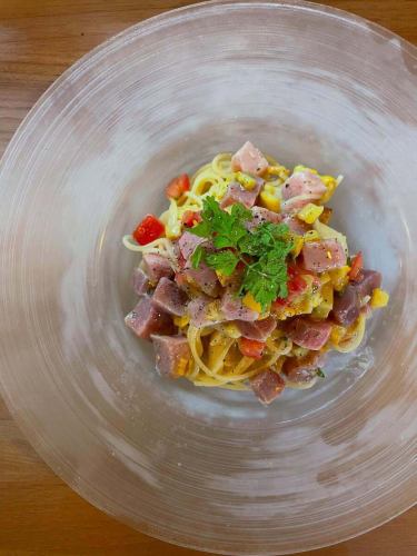 #Bluefin tuna #Summer vegetables #Federini #Cold pasta

🗣️"Real Maguro!!!💓"

Hello ✨ #Reali ☺️
We received some fatty bluefin tuna from a customer🙇🏻‍♀️
Thank you 🥹🥹

All the parts of the fish, including the lean, medium and fatty tuna, are in top condition🥹✨
Simple carpaccio, cutlets, sautes, etc.
We offer it,
This time, we used lean meat.

"Bluefin tuna and summer vegetable pasta (cold pasta)"

I chose it 🤲🏻🩷
Delicious and healthy with the delicious flavors of bluefin tuna and chunky summer vegetables!
It's a luxurious dish 👨🏻‍🍳

This is a limited quantity item 🥹
Please enjoy our delicious bluefin tuna🤲🏻✨

Shop information 🔍
Closed on Sundays, the second and fourth Mondays
Closed on Fridays for lunch only

Open for lunch📢
・11:30 Open - 15:00 Close
(Last order at 14:00)
✍🏻menu
Seasonal pasta to choose from
・Pasta lunch ¥1000- Total 2 items
(Amuse Pasta)

・A Lunch ¥1600- Total 4 items
(Amuse Appetizer Pasta Dolce
Coffee or tea)

・B Lunch ¥2200-5 items in total ☜ Recommended ☆
(Amuse appetizer pasta main fish or meat
Dolce (Coffee or Tea)

・C Lunch ¥3200- Total 7 items
(Amuse Cold appetizer Hot appetizer Pasta
Main fish, main meat, dessert, coffee or tea)

Others You can also order from the a la carte menu for lunch 🍴


Dinner📢
・Open from 17:00 to close at 22:00
(Last order at 21:00)
One drink order🥂
✍🏻menu
Made with seasonal ingredients
・6-course short course with main meat or fish
¥5500-(tax included)

Made with seasonal ingredients
・Full course 7 items in total
¥6000-(tax included)☜Recommended☆

・Special course ~Reservation required~
Chef's choice course, 7 dishes in total
¥10000- Includes welcome drink
Other a la carte available

⚠︎ It may be faster depending on the customer's store situation.

***********
☎︎095-842-5125
Hot pepper description
Hamaguchi Italian Bar Reali and search 🔎
You can also accept Instagram DM 🙆🏻‍♀️
***********

#Nagasaki
#Nagasaki gourmet
#hamaguchi town
#Italian
#Casual Italian
#meat
#Meat dish
#Meat pasta
#Restaurants that serve meat pasta
#seafood
#Restaurants with seafood pasta
#Seafood pasta
# Seafood pasta is delicious
#Look for the red door 🚪
#Reali