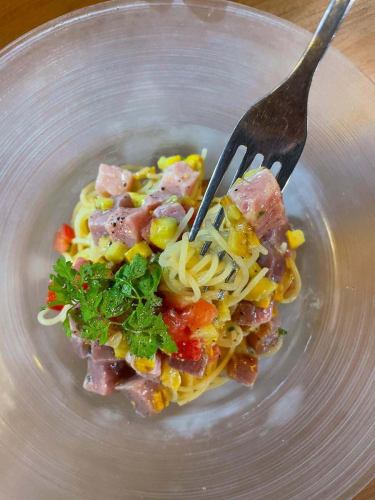 #Bluefin tuna #Summer vegetables #Federini #Cold pasta

🗣️"Real Maguro!!!💓"

Hello ✨ #Reali ☺️
We received some fatty bluefin tuna from a customer🙇🏻‍♀️
Thank you 🥹🥹

All the parts of the fish, including the lean, medium and fatty tuna, are in top condition🥹✨
Simple carpaccio, cutlets, sautes, etc.
We offer it,
This time, we used lean meat.

"Bluefin tuna and summer vegetable pasta (cold pasta)"

I chose it 🤲🏻🩷
Delicious and healthy with the delicious flavors of bluefin tuna and chunky summer vegetables!
It's a luxurious dish 👨🏻‍🍳

This is a limited quantity item 🥹
Please enjoy our delicious bluefin tuna🤲🏻✨

Shop information 🔍
Closed on Sundays, the second and fourth Mondays
Closed on Fridays for lunch only

Open for lunch📢
・11:30 Open - 15:00 Close
(Last order at 14:00)
✍🏻menu
Seasonal pasta to choose from
・Pasta lunch ¥1000- Total 2 items
(Amuse Pasta)

・A Lunch ¥1600- Total 4 items
(Amuse Appetizer Pasta Dolce
Coffee or tea)

・B Lunch ¥2200-5 items in total ☜ Recommended ☆
(Amuse appetizer pasta main fish or meat
Dolce (Coffee or Tea)

・C Lunch ¥3200- Total 7 items
(Amuse Cold appetizer Hot appetizer Pasta
Main fish, main meat, dessert, coffee or tea)

Others You can also order from the a la carte menu for lunch 🍴


Dinner📢
・Open from 17:00 to close at 22:00
(Last order at 21:00)
One drink order🥂
✍🏻menu
Made with seasonal ingredients
・6-course short course with main meat or fish
¥5500-(tax included)

Made with seasonal ingredients
・Full course 7 items in total
¥6000-(tax included)☜Recommended☆

・Special course ~Reservation required~
Chef's choice course, 7 dishes in total
¥10000- Includes welcome drink
Other a la carte available

⚠︎ It may be faster depending on the customer's store situation.

***********
☎︎095-842-5125
Hot pepper description
Hamaguchi Italian Bar Reali and search 🔎
You can also accept Instagram DM 🙆🏻‍♀️
***********

#Nagasaki
#Nagasaki gourmet
#hamaguchi town
#Italian
#Casual Italian
#meat
#Meat dish
#Meat pasta
#Restaurants that serve meat pasta
#seafood
#Restaurants with seafood pasta
#Seafood pasta
# Seafood pasta is delicious
#Look for the red door 🚪
#Reali