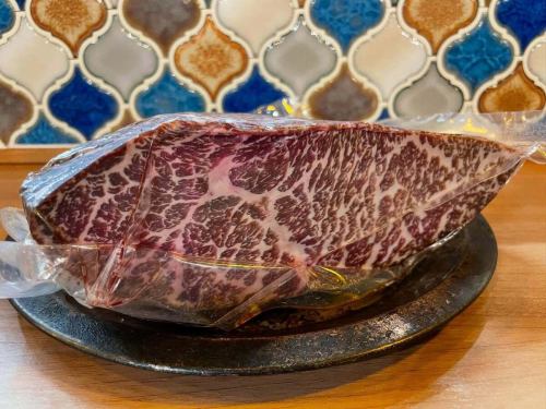#小川牛肉 #自制火腿 #欧芹黄油奶油意面
@ogawagyu

🗣️“我的自制小川牛肉火腿做好了~🤲🏻✨”

早上好🌈#Reali😆
长崎梅雨季到来☔️ 尽管地面条件不佳，我还是去了Reali
感谢您访问我们🙇🏻‍♀️

经过两个月的陈化
我们受欢迎的自制小川牛肉火腿现已完成！

这次我们用的是香芹。
纯黄油🧈，与纯奶油相结合，口感浓郁

“小川牛肉火腿欧芹奶油意面”

我们会提供给您🙏🏻✨
将小川牛肉轻轻烤制，使其香气散发出来。
它会增加你的食欲，因为它是💪🏻💓
每年这个时候都会出现食欲不振、疲惫不堪等症状，
这是一道你不会想失去的菜💪🏻！

“吃饭是为了生存”
维持和保护生命=饮食
吃是生命的必需品。
美味的食物，美好的时光
吹走湿气和忧郁🫶🏻✨
也请让 Reali 帮助您。

我们期待今天再次见到您☺️✨

店铺信息🔍
周日、每月第二、第四个周一闭馆
仅周五午餐时段休息

午餐营业📢
・11:30 开园 - 15:00 闭园
（最后点餐时间为 14:00）
✍🏻菜单
时令面食可供选择
・意大利面午餐 1000 日元～ 共 2 种
（逗意面）

・午餐 1600日元～共4种
（开胃菜意大利面甜品
咖啡或茶）

・B午餐 2200日元～共5种 ☜ 推荐☆
（开胃菜面食主要鱼或肉
Dolce（咖啡或茶）

・C午餐 3200日元～共7种
（娱乐冷开胃热开胃面食
主鱼、主肉、甜点、咖啡或茶）

其他午餐也可以点菜🍴


晚餐📢
・营业时间为17:00～22:00
（最后点餐时间为 21:00）
点一杯饮料🥂
✍🏻菜单
采用时令食材制成
・6道菜短期套餐，以肉或鱼为主
5500日元～（含税）

采用时令食材制成
・全套课程共7项
6000日元～（含税）☜推荐☆

・特别套餐～需预约～
主厨精选套餐，共7道菜
¥10000- 包含迎宾饮品
其他可点菜

⚠︎ 根据顾客店铺情况，可能会更快。

***********
☎︎095-842-5125
辣椒的描述
Hamaguchi Italian Bar Reali 和搜索 🔎
您也可以接受Instagram DM 🙆🏻‍♀️
***********

#长崎
#长崎美食
#滨口町
＃意大利
#休闲意大利语
＃肉
＃肴
#肉面食
#一家有肉面食的餐厅
＃海鲜
#海鲜意大利面餐厅
＃海鲜意大利面
#海鲜意面很好吃
#红门是地标🚪
#真实