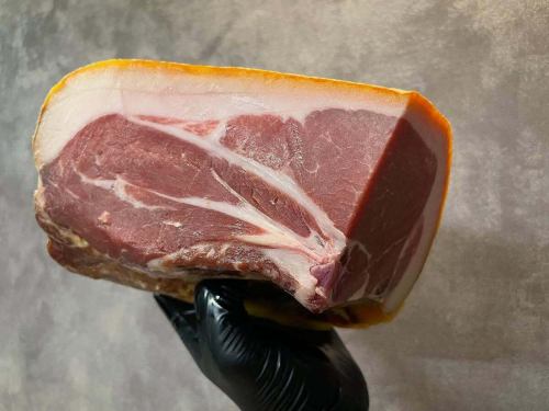 #Moon and Time Prosciutto #Nagasaki Prefecture #Prosciutto

🗣️"Safe and secure! 🧑🏻‍🌾Additive-free prosciutto!♡"

Hello ✨ #Reali ☺️
First, we opened on the 13th and 14th.
Movie release commemorative event🎞️ in Uonomachi Danchi
@uonmachi_plus
Thank you to everyone who came to visit us 👏🏻✨
I will be participating in an event at Uonomachi Danchi.
It was my second time, but I had many new encounters and connections.
I am so grateful for this valuable experience again🙇🏻‍♀️
I hope to participate again next time if I have the opportunity.
I'm looking forward to it✨

Well, we also provided it at the Uonomachi Housing Complex event.
"Prosciutto of the Moon and Time"
Everyone who tried it said, "This prosciutto is so delicious!"
I received rave reviews 🥰
Until now, Reali has been selling products from Italy and Spain.
I ordered some prosciutto, but this was also a good opportunity.
We have received a shipment of carefully selected prosciutto from the prefecture 👏🏻✨
This prosciutto
Made with pork from Nagasaki and Saga prefectures
It is made without additives and is safe and secure.
(Additive-free manufacturing process: No additives such as colorants, phosphates, preservatives, or chemical seasonings are used.�)
It is made through a long aging process, giving it a deep, rich flavor.
Enjoy the complex aroma!
The origin of "Moon and Time"
The experience of "eating time": The deep flavor and aroma created by aging provide a special experience of "eating time" with every bite.
That's what he said 🥹💗 What a wonderful phrase 🥹🥹

Eat it sliced as is, or use it on pizza or pasta
Prosciutto is the best in terms of taste, aroma, and safety.
Please enjoy Reali 😊

👨🏻‍🍳 "We have reservations available this week except for Friday dinner🥺
We look forward to your visit on this occasion.

Shop information 🔍
Closed on Sundays, the second and fourth Mondays
Closed on Fridays for lunch only

Open for lunch📢
・11:30 Open - 15:00 Close
(Last order at 14:00)
✍🏻menu
Seasonal pasta to choose from
・Pasta lunch ¥1000- Total 2 items
(Amuse Pasta)

・A Lunch ¥1600- Total 4 items
(Amuse Appetizer Pasta Dolce
Coffee or tea)

・B Lunch ¥2200-5 items in total ☜ Recommended ☆
(Amuse appetizer pasta main fish or meat
Dolce (Coffee or Tea)

・C Lunch ¥3200- Total 7 items
(Amuse Cold appetizer Hot appetizer Pasta
Main fish, main meat, dessert, coffee or tea)

Others You can also order from the a la carte menu for lunch 🍴


Dinner📢
・Open from 17:00 to close at 22:00
(Last order at 21:00)
One drink order🥂
✍🏻menu
Made with seasonal ingredients
・6-course short course with main meat or fish
¥5500-(tax included)

Made with seasonal ingredients
・Full course 7 items in total
¥6000-(tax included)☜Recommended☆

・Special course ~Reservation required~
Chef's choice course, 7 dishes in total
¥10000- Includes welcome drink
Other a la carte available

⚠︎ It may be faster depending on the customer's store situation.

***********
☎︎095-842-5125
Hot pepper description
Hamaguchi Italian Bar Reali and search 🔎
You can also accept Instagram DM 🙆🏻‍♀️
***********

#Nagasaki
#Nagasaki gourmet
#hamaguchi town
#Italian
#Casual Italian
#meat
#Meat dish
#Meat pasta
#Restaurants that serve meat pasta
#seafood
#Restaurants with seafood pasta
#Seafood pasta
# Seafood pasta is delicious
#Look for the red door 🚪
#Reali