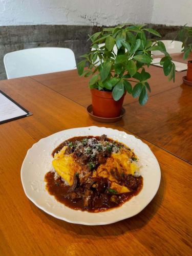 #UonomachiDanchi #MovieReleaseEvent #DemiGlaceOmeletteRice

Hello ✨ #Reali ☺️
For two days from today, at Uonomachi Danchi
I will be participating in the movie release commemoration event🎞️
I just gave you a little notice the other day
In Reali
"Omelette rice with chunky beef and plenty of mushrooms in demi-glace sauce"
We will provide you with 👏🏻💗

Open from 11:00 to 17:00, and offers demi-glace omelet rice and other dishes.
"Tsuki no Prosciutto" made with pork from Nagasaki Prefecture
"Akane Pork Roast Pork" from Unzen City, Nagasaki
We have prepared

Portuguese wine and soft drinks to go with your meal
There is plenty available
We look forward to your visit 💗💗