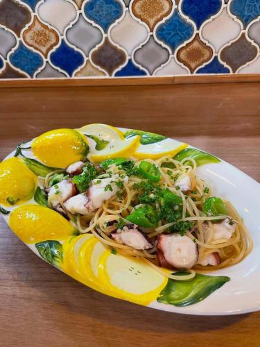 #Local octopus #Manganji pepper #Simple peperoncino

🗣️"Seasonal items are delicious!"

Hello ✨This is #Reali 😊

Octopus is in season from June to August 🐙
Large local octopus now in stock!!
The plump flesh is also delicious as carpaccio.
My favorite is Simple Peperoncino
With the spicy taste of chili peppers
I want you to enjoy the texture and sweetness of the octopus!
Eat octopus and gulp down some alcohol!
It gives you the feeling of finishing off summer 🤤👍🏻
(Of course, it's also delicious for non-alcoholic people.
It's a dish you can enjoy ♡)

You can add it to your favorite ajillo or pizza.
You can also make it Pescatore style 🫶🏻
Please feel free to ask our staff 💗

"Taste seasonal foods and feel the seasons and what's in season🌊"
That's also a way to enjoy cooking.
We look forward to seeing you at Reali 😊

Shop information 🔍
Closed on Sundays, the second and fourth Mondays
Closed on Fridays for lunch only

Open for lunch📢
・11:30 Open - 15:00 Close
(Last order at 14:00)
✍🏻menu
Seasonal pasta to choose from
・Pasta lunch ¥1000- Total 2 items
(Amuse Pasta)

・A Lunch ¥1600- Total 4 items
(Amuse Appetizer Pasta Dolce
Coffee or tea)

・B Lunch ¥2200-5 items in total ☜ Recommended ☆
(Amuse appetizer pasta main fish or meat
Dolce (Coffee or Tea)

・C Lunch ¥3200- Total 7 items
(Amuse Cold appetizer Hot appetizer Pasta
Main fish, main meat, dessert, coffee or tea)

Others You can also order from the a la carte menu for lunch 🍴


Dinner📢
・Open from 17:00 to close at 22:00
(Last order at 21:00)
One drink order🥂
✍🏻menu
Made with seasonal ingredients
・6-course short course with main meat or fish
¥5500-(tax included)

Made with seasonal ingredients
・Full course 7 items in total
¥6000-(tax included)☜Recommended☆

・Special course ~Reservation required~
Chef's choice course, 7 dishes in total
¥10000- Includes welcome drink
Other a la carte available

⚠︎ It may be faster depending on the customer's store situation.

***********
☎︎095-842-5125
Hot pepper description
Hamaguchi Italian Bar Reali and search 🔎
You can also accept Instagram DM 🙆🏻‍♀️
***********

#Nagasaki
#Nagasaki gourmet
#hamaguchi town
#Italian
#Casual Italian
#meat
#Meat dish
#Meat pasta
#Restaurants that serve meat pasta
#seafood
#Restaurants with seafood pasta
#Seafood pasta
# Seafood pasta is delicious
#Look for the red door 🚪
#Reali