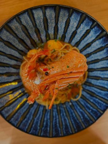 #Spiny Lobster Pasta #American

🗣️"🪷~Announcement of business hours during the Obon period~🪷"

Hello ✨ #Reali ☺️
Reali is open during the Obon period,
Lunch and dinner will be open as usual on the 13th and 14th.
(Lunch 11:30am - 2pm order stop, closes at 3pm)
(Dinner orders stop between 5pm and 9pm, closes at 10pm)
15th: Obon Festival 🪽Due to traffic restrictions
"Open for lunch only"
We can still provide guidance depending on the time of day.
Please feel free to contact us 🫶🏻✨

There are not many shellfish, but there is tuna and spiny lobster.
We have lots in stock🦞🐟✨
Take-out is also available, so
Please try our homemade Reali too 😊

Shop information 🔍
Closed on Sundays, the second and fourth Mondays
Closed on Fridays for lunch only

Open for lunch📢
・11:30 Open - 15:00 Close
(Last order at 14:00)
✍🏻menu
Seasonal pasta to choose from
・Pasta lunch ¥1000- Total 2 items
(Amuse Pasta)

・A Lunch ¥1600- Total 4 items
(Amuse Appetizer Pasta Dolce
Coffee or tea)

・B Lunch ¥2200-5 items in total ☜ Recommended ☆
(Amuse appetizer pasta main fish or meat
Dolce (Coffee or Tea)

・C Lunch ¥3200- Total 7 items
(Amuse Cold appetizer Hot appetizer Pasta
Main fish, main meat, dessert, coffee or tea)

Others You can also order from the a la carte menu for lunch 🍴


Dinner📢
・Open from 17:00 to close at 22:00
(Last order at 21:00)
One drink order🥂
✍🏻menu
Made with seasonal ingredients
・6-course short course with main meat or fish
¥5500-(tax included)

Made with seasonal ingredients
・Full course 7 items in total
¥6000-(tax included)☜Recommended☆

・Special course ~Reservation required~
Chef's choice course, 7 dishes in total
¥10000- Includes welcome drink
Other a la carte available

⚠︎ It may be faster depending on the customer's store situation.

***********
☎︎095-842-5125
Hot pepper description
Hamaguchi Italian Bar Reali and search 🔎
You can also accept Instagram DM 🙆🏻‍♀️
***********

#Nagasaki
#Nagasaki gourmet
#hamaguchi town
#Italian
#Casual Italian
#meat
#Meat dish
#Meat pasta
#Restaurants that serve meat pasta
#seafood
#Restaurants with seafood pasta
#Seafood pasta
# Seafood pasta is delicious
#Look for the red door 🚪
#Reali