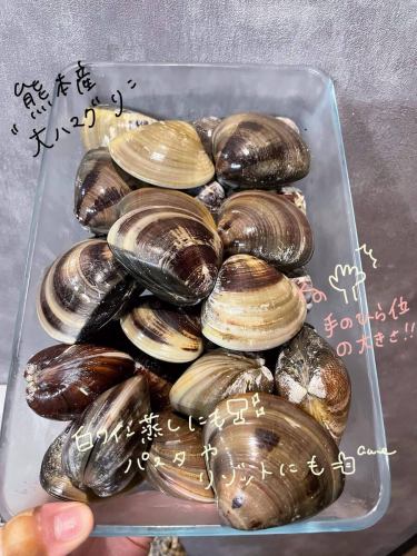 #Saga Prefecture #Sardines #Kumamoto #Clams #Hamaguri
🗣️"From sardines to clams, fan shrimp, and even oysters🦪 and spiny lobsters!!"
Hello ✨This is #Reali 😊
I had a long weekend last week and started work today 💪🏻
A lot of seafood has arrived at Reali! 🙋🏻♀️🩷
This time, we used fatty sardines from Saga Prefecture.
The fat melts away and is incredibly delicious 🥹
It is filleted and salted,
Carpaccio and frites 🫶🏻✨
On top of pizza with tomato sauce
It's guaranteed to be delicious 🤤
Please enjoy it to your liking 💖
We also prepare whole sardines in oil.
Take-out will also be available ☺️
The palm-sized version that was very popular last time
We have also received "large clams" from Kumamoto Prefecture.
Steamed in white wine, risotto, pasta
Enjoy 💖💖
Store information🔍
Closed on Sundays, the second and fourth Mondays
Closed on Fridays for lunch only
Lunch service📢
・Open at 11:30 - close at 15:00
(Last orders at 2pm)
✍🏻menu
Choice of seasonal pasta
・Pasta lunch ¥1000 - 2 dishes
(Amuse-bouche pasta)
・A Lunch ¥1600 - 4 dishes
(Amuse-bouche, Appetizer, Pasta, Dolce
Coffee or tea)
・B Lunch ¥2200-5 dishes☜Recommended☆
(Amuse-bouche, Appetizer, Pasta, Main course, Fish or Meat
Dolce (Coffee or Tea)
・C Lunch ¥3200 - 7 dishes
(Amuse-bouche, cold appetizer, hot appetizer, pasta
Main fish, main meat, dessert, coffee or tea)
You can also order from the a la carte menu at lunchtime.
Dinner 📢
・Open from 5pm to close at 10pm
(Last orders at 9pm)
One drink order 🥂
✍🏻menu
Using seasonal ingredients
・6-course short course with main meat or fish
¥5500-(tax included)
Using seasonal ingredients
・Full course 7 dishes
¥6000-(tax included)☜Recommended☆
・Special course ~Reservation required~
Chef's choice course, 7 dishes
¥10,000 - Welcome drink included
Other a la carte options available
*Please note that this may be earlier depending on the number of customers.
***********
☎︎095-842-5125
Hot Pepper listing
Search for Hamaguchi Italian Bar Reali 🔎
You can also send us a DM on Instagram 🙆🏻♀️
***********
#Nagasaki
#Nagasaki Gourmet
#Hamaguchi Town
#Italian
#Casual Italian
#meat
#meat dishes
#meatpasta
#Restaurants that serve meat pasta
#seafood
#Restaurants that serve seafood pasta
#Seafood pasta
#Delicious seafood pasta
#Look for the red door 🚪
#Reali