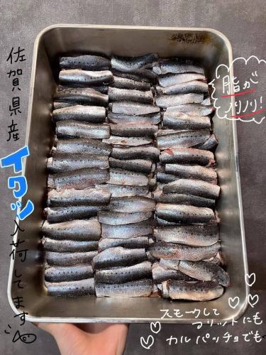 #佐贺县#沙丁鱼#熊本#蛤蜊#滨栗
🗣️“从沙丁鱼到蛤蜊、扇虾,甚至还有牡蛎🦪和龙虾!!”
你好✨这里是#Reali😊
我上周度过了一个长周末,今天开始上班了💪🏻
Reali 海鲜到货啦!🙋🏻♀️🩷
这次,我们选用了佐贺县产的肥美沙丁鱼。
油脂融化后,味道简直棒极了🥹
鱼肉已去骨并腌制。
生牛肉片配薯条🫶🏻✨
披萨上淋上番茄酱
绝对美味🤤
请尽情享用💖
我们还烹制油浸沙丁鱼。
也提供外带服务哦☺️
上次非常受欢迎的掌上版
我们还收到了来自熊本县的“大蛤蜊”。
白葡萄酒蒸煮、烩饭、意大利面
享受吧💖💖
店铺信息🔍
周日及每月第二和第四个星期一休息。
周五中午不营业
午餐服务📢
・营业时间:11:30 - 15:00
(最后点餐时间为下午2点)
✍🏻菜单
时令意面可选
・意面午餐 ¥1000 - 2 道菜
(餐前小点意面)
・午餐 ¥1600 - 4 道菜
(餐前小点、开胃菜、意面、甜点)
咖啡或茶)
・B套餐 午餐 ¥2200-5道菜☜推荐☆
(餐前小点、开胃菜、意面、主菜、鱼或肉)
甜咖啡(或茶)
・C套餐 午餐 ¥3200 - 7道菜
(餐前小点、冷盘、热盘、意面)
主鱼、主肉、甜点、咖啡或茶)
午餐时间您也可以从单点菜单中点餐。
晚餐📢
・营业时间:下午5点至晚上10点
(最后点餐时间为晚上9点)
一杯饮料🥂
✍🏻菜单
使用当季食材
・六道菜式的短套餐,主菜为肉类或鱼类
5500日元(含税)
使用当季食材
・全套7道菜
¥6000(含税)☜推荐☆
・特别课程~需预约~
主厨精选套餐,共7道菜
10,000日元 - 含迎宾饮品
其他可用的点菜选项
*请注意,具体时间可能因顾客数量而异。
***********
☎︎095-842-5125
辣椒列表
搜索 Hamaguchi Italian Bar Reali 🔎
您也可以在 Instagram 上给我们发私信🙆🏻♀️
***********
#长崎
#长崎美食
#滨口町
#意大利
#休闲意大利菜
#肉
肉类菜肴
#肉酱意面
供应肉酱意面的餐厅
#海鲜
供应海鲜意面的餐厅
海鲜意面
美味海鲜意面
#寻找红色大门🚪
#Reali