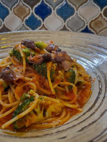 #Seafood pasta
🗣️"Spring has arrived🌸"
Hello ✨This is #Reali☺️
The number of cold days has decreased and the weather has also improved.
The ingredients arriving are starting to look like spring🫶🏻✨
Reali also has the popular spring ingredient, firefly squid.
Now in stock ✨
Plump firefly squid that can be eaten whole,
Every year I look forward to asking, "When are the firefly squid coming?"
There are also customers who come to the store ♡
We also offer pizza, steamed white wine, and ajillo.
This time, we paired it with delicious broccoli delivered from Unzen.
"Firefly squid and broccoli tomato pasta"
I chose it 🫶🏻
Simple yet top-notch pasta 🍝
The rich flavor of firefly squid and the texture of broccoli
It's a fun and delicious dish 😆
We plan to offer this for lunch as well.
Firefly squid is a rare commodity, so we will only stock it once it arrives.
Please be sure to order it when it's on the menu🙇🏻♀️💗
~notice~
We will be open for lunch only on February 28th🙇🏻♀️
Dinner service will be temporarily closed
Thank you for your understanding🙇🏻♀️
Store Information📢
Lunch Time🍽️ (11:30~14:00 closes at 15:00)
◦Pasta lunch - Amuse-bouche pasta ¥1200~
◦A lunch ¥1900~
- Amuse-bouche, appetizer, pasta, dessert, after-meal drink
◦B lunch ¥2500~
-Amuse-bouche, Appetizer, Pasta, Main course (fish or meat)
Dolce. After-meal drink
◦C lunch ¥3500~
- Amuse-bouche, cold appetizer, hot appetizer, pasta, fish main course
Meat main dish. Dolce. After-meal drink
Dinner Time🍽️ (Weekdays 17:00-21:00 closes at 22:00)
(Weekends 17:00-22:00 closes at 23:00)
◦Half-course main course: fish or meat
¥6000~
◦Full-course main course: either fish or meat
¥6500~
🤫Pre-order for a 500 yen discount♡
🥄We also offer a la carte service🥄
***********
☎︎095-842-5125
Hot Pepper listing
Search for Hamaguchi Italian Bar Reali 🔎
You can also send us a DM on Instagram 🙆🏻♀️
***********
#Nagasaki
Nagasaki gourmet
Hamaguchi Town
Italian
#Casual Italian restaurant
meat
Meat dish
Meat pasta restaurant
seafood
Seafood pasta restaurant
Seafood pasta
Seafood pasta is delicious
Look for the red door 🚪
Reali