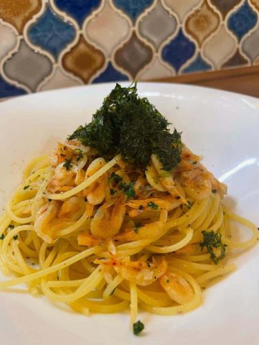 #Seafood pasta

🗣️"Sakura shrimp🦐 from Suruga Bay are now in stock🌸"

Hello ✨This is #Reali 😊
March has arrived ~🌸🌸We had many customers in February as well,
Thank you very much🙇🏻‍♀️
Thank you for your continued support in March ✨

Well, let's take a step towards spring and
Spring ingredients are coming in!
This time, we will introduce the specialties of Suruga Bay, the deepest bay in Japan.
Known for its cherry blossom color and sweet taste
We have lots of Sakura shrimp in stock~🫶🏻✨
The crispy and fragrant pizza is delicious,
"Sakura shrimp peperoncino" is also yummy!🦐♡
The delicious flavor of the sakura shrimp and the dried seaweed topping on top
It's a very fragrant dish 🦐🦐🦐

Cherry blossom-colored jewels that can only be enjoyed during the spring fishing season.
Please enjoy it at Reali ☺️

~ Lunchtime & Dinnertime this week
There are many days when both are available.
For inquiries, please contact us via Hot Pepper, DM or phone.
Yes, it's possible. Please feel free to contact us.

Store Information📢

Lunch Time🍽️ (11:30~14:00 closes at 15:00)
◦Pasta lunch - Amuse-bouche pasta ¥1200~

◦A lunch ¥1900~
- Amuse-bouche, appetizer, pasta, dessert, after-meal drink

◦B lunch ¥2500~
-Amuse-bouche, Appetizer, Pasta, Main course (fish or meat)
Dolce. After-meal drink

◦C lunch ¥3500~
- Amuse-bouche, cold appetizer, hot appetizer, pasta, fish main course
Meat main dish. Dolce. After-meal drink

Dinner Time🍽️ (Weekdays 17:00-21:00 closes at 22:00)
(Weekends 17:00-22:00 closes at 23:00)
◦Half-course main course: fish or meat
¥6000~
◦Full-course main course: either fish or meat
¥6500~
🤫Pre-order for a 500 yen discount♡

🥄We also offer a la carte service🥄

***********
☎︎095-842-5125
Hot Pepper listing
Search for Hamaguchi Italian Bar Reali 🔎
You can also send us a DM on Instagram 🙆🏻‍♀️
***********

#Nagasaki
Nagasaki gourmet
Hamaguchi Town
Italian
#Casual Italian restaurant
meat
Meat dish
Meat pasta restaurant
seafood
Seafood pasta restaurant
Seafood pasta
Seafood pasta is delicious
Look for the red door 🚪
Reali