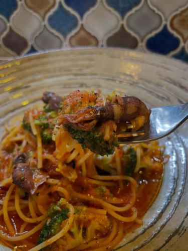 #Seafood pasta

🗣️"Spring has arrived🌸"

Hello ✨This is #Reali☺️
The number of cold days has decreased and the weather has also improved.
The ingredients arriving are starting to look like spring🫶🏻✨
Reali also has the popular spring ingredient, firefly squid.
Now in stock ✨
Plump firefly squid that can be eaten whole,
Every year I look forward to asking, "When are the firefly squid coming?"
There are also customers who come to the store ♡
We also offer pizza, steamed white wine, and ajillo.
This time, we paired it with delicious broccoli delivered from Unzen.
"Firefly squid and broccoli tomato pasta"
I chose it 🫶🏻
Simple yet top-notch pasta 🍝
The rich flavor of firefly squid and the texture of broccoli
It's a fun and delicious dish 😆
We plan to offer this for lunch as well.
Firefly squid is a rare commodity, so we will only stock it once it arrives.
Please be sure to order it when it's on the menu🙇🏻‍♀️💗

~notice~
We will be open for lunch only on February 28th🙇🏻‍♀️
Dinner service will be temporarily closed
Thank you for your understanding🙇🏻‍♀️

Store Information📢

Lunch Time🍽️ (11:30~14:00 closes at 15:00)
◦Pasta lunch - Amuse-bouche pasta ¥1200~

◦A lunch ¥1900~
- Amuse-bouche, appetizer, pasta, dessert, after-meal drink

◦B lunch ¥2500~
-Amuse-bouche, Appetizer, Pasta, Main course (fish or meat)
Dolce. After-meal drink

◦C lunch ¥3500~
- Amuse-bouche, cold appetizer, hot appetizer, pasta, fish main course
Meat main dish. Dolce. After-meal drink

Dinner Time🍽️ (Weekdays 17:00-21:00 closes at 22:00)
(Weekends 17:00-22:00 closes at 23:00)
◦Half-course main course: fish or meat
¥6000~
◦Full-course main course: either fish or meat
¥6500~
🤫Pre-order for a 500 yen discount♡

🥄We also offer a la carte service🥄

***********
☎︎095-842-5125
Hot Pepper listing
Search for Hamaguchi Italian Bar Reali 🔎
You can also send us a DM on Instagram 🙆🏻‍♀️
***********

#Nagasaki
Nagasaki gourmet
Hamaguchi Town
Italian
#Casual Italian restaurant
meat
Meat dish
Meat pasta restaurant
seafood
Seafood pasta restaurant
Seafood pasta
Seafood pasta is delicious
Look for the red door 🚪
Reali