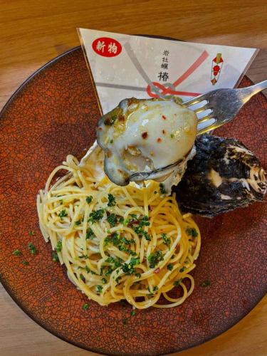 #SeafoodPasta

🗣️ "Goto brand oysters~🦪"

Hello ✨This is #Reali 😊
The second half of Golden Week! ♡
Nagasaki also has a lot of tourists.
The town is bustling with activity and full of life! 💕
I saw it on Instagram and I really wanted to eat seafood pasta.
Thank you for visiting Reali! ✨

There's plenty to choose from, including seafood pasta and meat pasta, right into the second half of the meal.
We have it ready for you, so please enjoy it! 💓💓

~Open during Golden Week㊗️~
◦From the 2nd to the 6th, lunch and dinner will be served as usual.

◦ Open as usual for lunch and dinner on the 7th.
◦ Open for dinner only on the 8th
◦ 9th: Lunch & Dinner will be served as usual.
Yes! 👏🏻✨

Now, let's use the famous "Tsubaki" oyster from Goto Islands.
"Peperoncino with camellia from Goto Islands"
Enjoy the delicious taste of the brand Tsubaki, which has a milky and rich flavor.
To ensure you can fully enjoy it,
We're serving a simple peperoncino pasta ✨🤝🏻
You can adjust the amount of garlic to your liking.
Please let us know your preference 🫶🏻

Store Information📢

Lunch Time🍽️ (11:30~14:00 closes at 15:00)
◦Pasta lunch - Amuse-bouche pasta ¥1200~

◦A lunch ¥1900~
- Amuse-bouche, appetizer, pasta, dessert, after-meal drink

◦B lunch ¥2500~
-Amuse-bouche, Appetizer, Pasta, Main course (fish or meat)
Dolce. After-meal drink

◦C lunch ¥3500~
- Amuse-bouche, cold appetizer, hot appetizer, pasta, fish main course
Meat main dish. Dolce. After-meal drink

Dinner Time🍽️ (Weekdays 17:00-21:00 closes at 22:00)
(Weekends 17:00-22:00 closes at 23:00)
◦Half-course main course: fish or meat
¥6000~
◦Full-course main course: either fish or meat
¥6500~
🤫Pre-order for a 500 yen discount♡

🥄We also offer a la carte service🥄

***********
☎︎095-842-5125
Hot Pepper listing
Search for Hamaguchi Italian Bar Reali 🔎
You can also send us a DM on Instagram 🙆🏻‍♀️
***********

#Nagasaki
Nagasaki gourmet
Hamaguchi Town
Italian
Casual Italian restaurant
meat
Meat dish
Meat pasta restaurant
seafood
Seafood pasta restaurant
Seafood pasta
Seafood pasta is delicious
Look for the red door 🚪
Reali