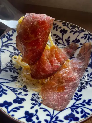 #Beef prosciutto pasta

🗣️ "Our popular homemade beef prosciutto is ready! 🫶🏻"

Hello 😊 This is #Reali 😉
Summer vacation has begun, and the latter half of July is a relaxing time.
This week is especially easy to book.
We look forward to your visit! 💖

Now, this time the homemade beef prosciutto is made with Iwate Tankaku Wagyu beef.
I tried making it! 🫶🏻✨
Iwate beef, packed with the rich flavor of lean meat.
The balance of fat and meat is just right, resulting in a prosciutto that melts in your mouth. 🩷
This time, we'll be using a generous amount of sauce.
The rich, flavorful broth made from beef bones for Toki no Tsuki Prosciutto
A rich and creamy sauce made with cream 🤤
A delightful taste spreads in your mouth 🤤

If it was in the menu before I uploaded the post
Thankfully, we've been receiving more and more orders.
There's only a little bit left 🥺
We recommend placing your order in advance to reserve your items. 🙇🏻‍♀️

It's hot, but eat something delicious and get some nutrition.
Let's enjoy the summer! ✨
Thank you for your continued support today! 🩷

Store Information📢

Lunch Time🍽️ (11:30~14:00 closes at 15:00)
◦Pasta lunch - Amuse-bouche pasta ¥1200~

◦A lunch ¥1900~
- Amuse-bouche, appetizer, pasta, dessert, after-meal drink

◦B lunch ¥2500~
-Amuse-bouche, Appetizer, Pasta, Main course (fish or meat)
Dolce. After-meal drink

◦C lunch ¥3500~
- Amuse-bouche, cold appetizer, hot appetizer, pasta, fish main course
Meat main dish. Dolce. After-meal drink

Dinner Time🍽️ (Weekdays 17:00-21:00 closes at 22:00)
(Weekends 17:00-22:00 closes at 23:00)
◦Half-course main course: fish or meat
¥6000~
◦Full-course main course: either fish or meat
¥6500~
🤫Pre-order for a 500 yen discount♡

🥄We also offer a la carte service🥄

***********
☎︎095-842-5125
Hot Pepper listing
Search for Hamaguchi Italian Bar Reali 🔎
You can also send us a DM on Instagram 🙆🏻‍♀️
***********

Nagasaki
Nagasaki gourmet
Hamaguchi Town
Italian
Casual Italian restaurant
meat
Meat dish
#Restaurants that serve meat pasta
seafood
#Restaurants that serve seafood pasta
Seafood pasta
Seafood pasta is delicious
Look for the red door 🚪
Reali