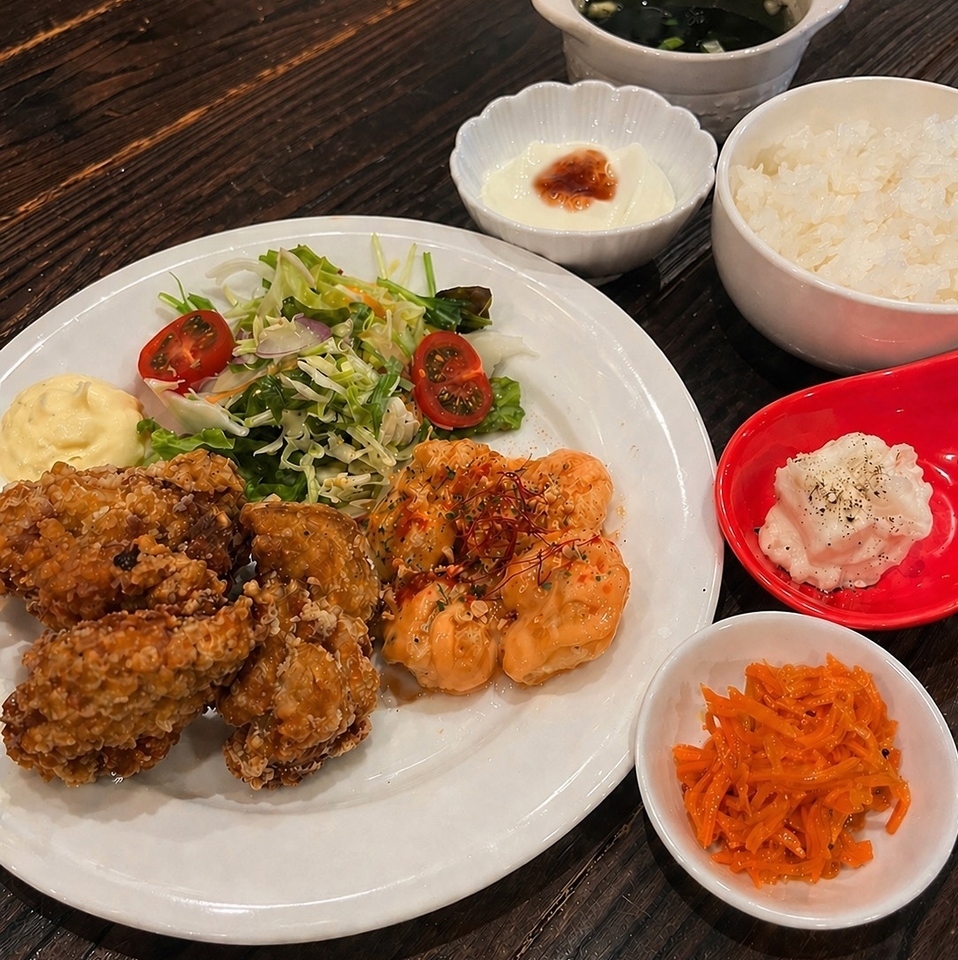 Choose your side dishes! Our popular Umineko set meal starts from 1400 yen! Reservations accepted.