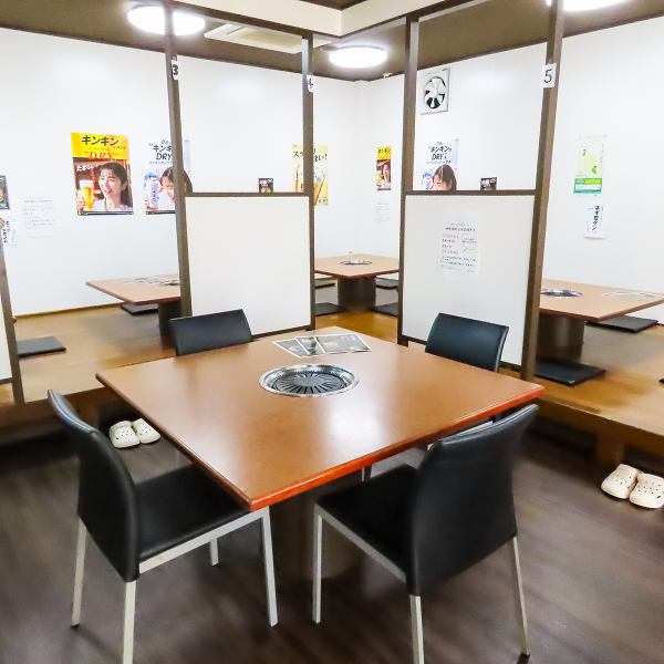 ご家族様連れのお客様も大歓迎です！店内には最大7台まで停められる駐車場を完備しておりますので、お車でのご来店も安心です◎週末の家族団らんや、親戚とのお集まりなどにも便利にご利用いただけます。お子様からご年配の方まで、皆様が快適に過ごせる空間づくりを心がけておりますので、気軽にお立ち寄りください♪