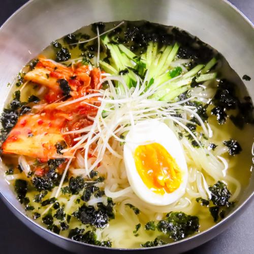 【焼肉の〆に◎】自家製スープの旨味が詰まったこだわりの冷麺を堪能