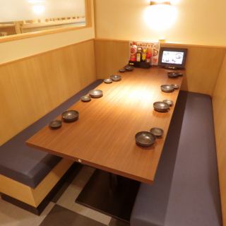周りを気にせず寛げる、ゆったりお食事が楽しめるBOX席もご用意あり♪