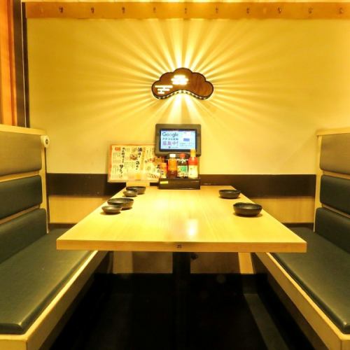 <p>いつでも行きたくなるお店「さくら水産」★柔らかい灯りが灯る店内はぬくもりをもたらす和みの空間。会社帰りの一杯から打ち上げなど大人数でのご宴会までお任せ下さい！</p>