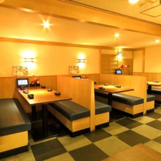 周りを気にせず寛げる、ゆったりお食事が楽しめるBOX席もご用意あり♪