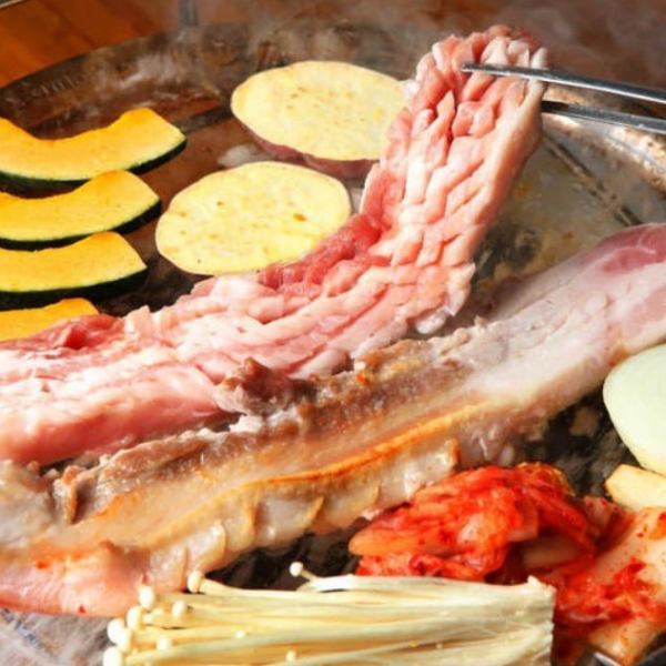 [Our very popular standard menu!] All-you-can-eat vegetables are also available! "Samgyeopsal" 1,298 JPY (incl. tax) per person