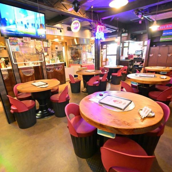 [Table seats] The spacious interior is reminiscent of a Korean back alley.We have table seats that can be used by 2 people or more♪For drinking parties with co-workers, girls-only gatherings, or meals with friends!The tables can accommodate up to 4 people, so they are recommended for small drinking parties.