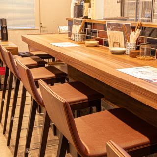 カウンター席を6席ご用意しております。