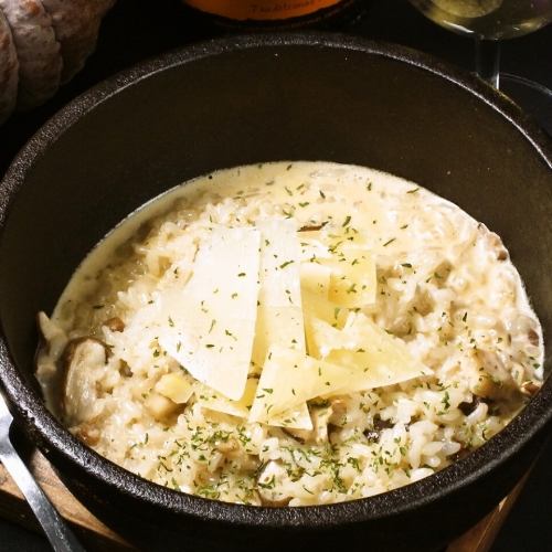 Stone-grilled cheese risotto with plenty of porcini mushrooms