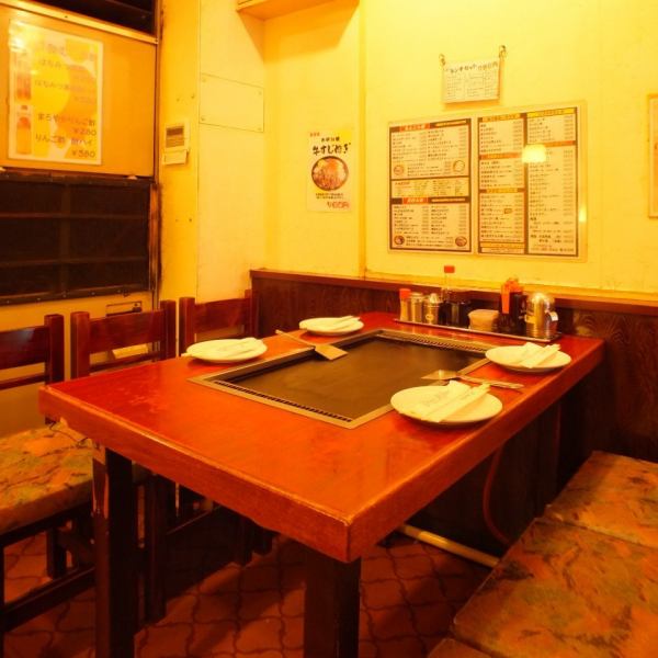 We can enjoy even a small number of people! A table for 4 people is also spacious and easy space ♪ [Okonomiyaki / Shibuya / welcome and farewell party]