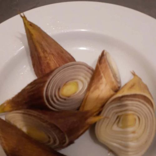 Today, we received some brand name Ouma bamboo shoots from a customer.
We immediately boil it and serve it in the restaurant.

thank you very much.

#Japan
#Japanese food
#Tokyo
#Shinjuku Ward
#Yotsuya 3-chome
#Handmade soba
#tempura
#Seasonal Fragrance