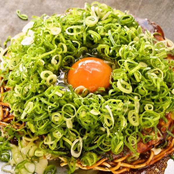 [Our store's top pick] Okonomiyaki Nanaya-yaki Special (squid topped with green onions and raw egg)