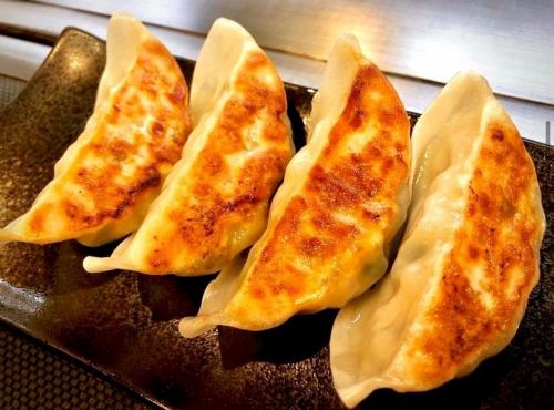 Very popular! Teppanyaki dumplings with gravy