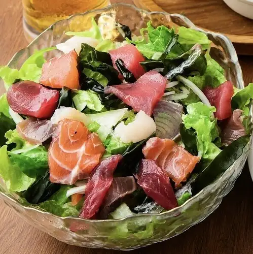 旬の彩り海鮮サラダ