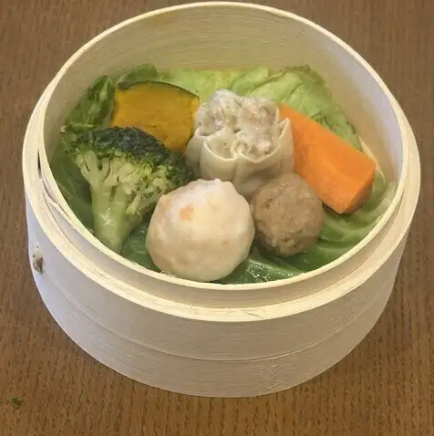 季節野菜と三彩蒸籠