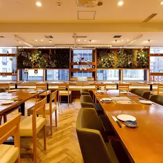 最小20名の一部フロア貸切から最大150名までの店舗貸切も可能です♪