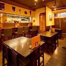 We have a variety of seating options, including tatami rooms, table seats, and counter seats.