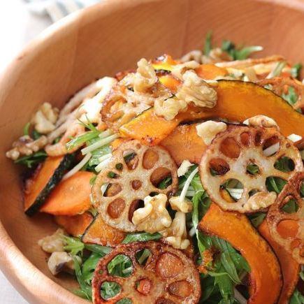 新作宴会！【１５種野菜の彩りサラダ】　【自家製モツ煮】　【五目炊き込みおこわ】　4500円～