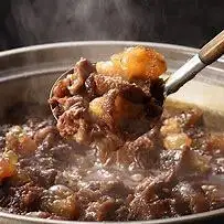 11月起推出「15種蔬菜什錦沙拉、自製雞肉火腿、牛筋火鍋」套餐，含無限暢飲。是年末新年聚會的完美選擇。 4800日元。
