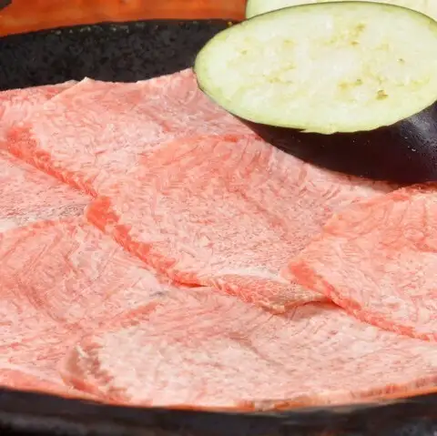 香ばしさ際立つ牛タン焼き（下処理にこだわり柔らかく旨みを引き出す・ジューシーな食感）