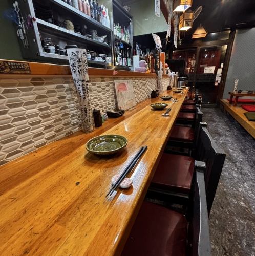 <p>【もちろんお一人様も大歓迎!】お座敷のほかにカウンター席をご用意お一人様でもお気軽にお楽しみ頂けます♪</p>