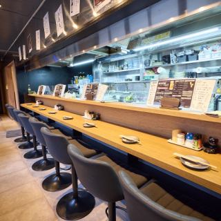 【カウンター席】少人数でもお気軽に楽しめるカウンター席をご用意しています◎