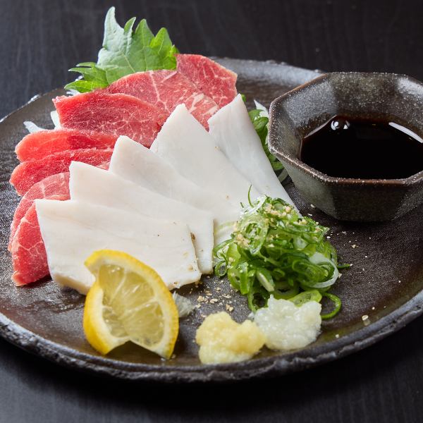 【産地直送】熊本産◇馬刺し二種盛り/1,078円（税込）