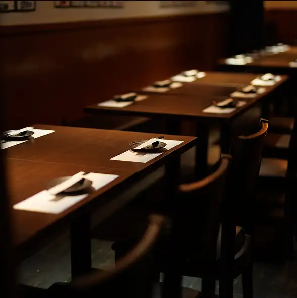 【駅目の前×喫煙可】荻窪駅から徒歩1分!喫煙もできちゃう店内はどなたでもお立ち寄りやすい立地と空間となっております。