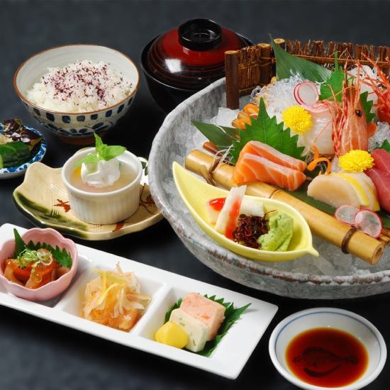 新鮮な海の幸を豊富に取り揃えた料理を是非お楽しみください