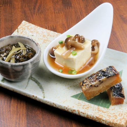 Abundant side dishes that go well with Japanese sake♪