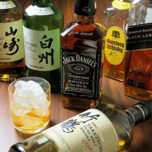 You can enjoy various whiskeys prepared by the owner who likes whiskey.