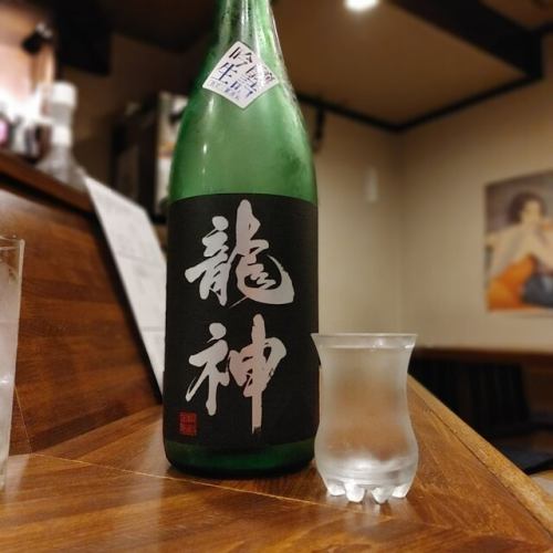 You can enjoy a variety of sake that changes depending on the season and stock.